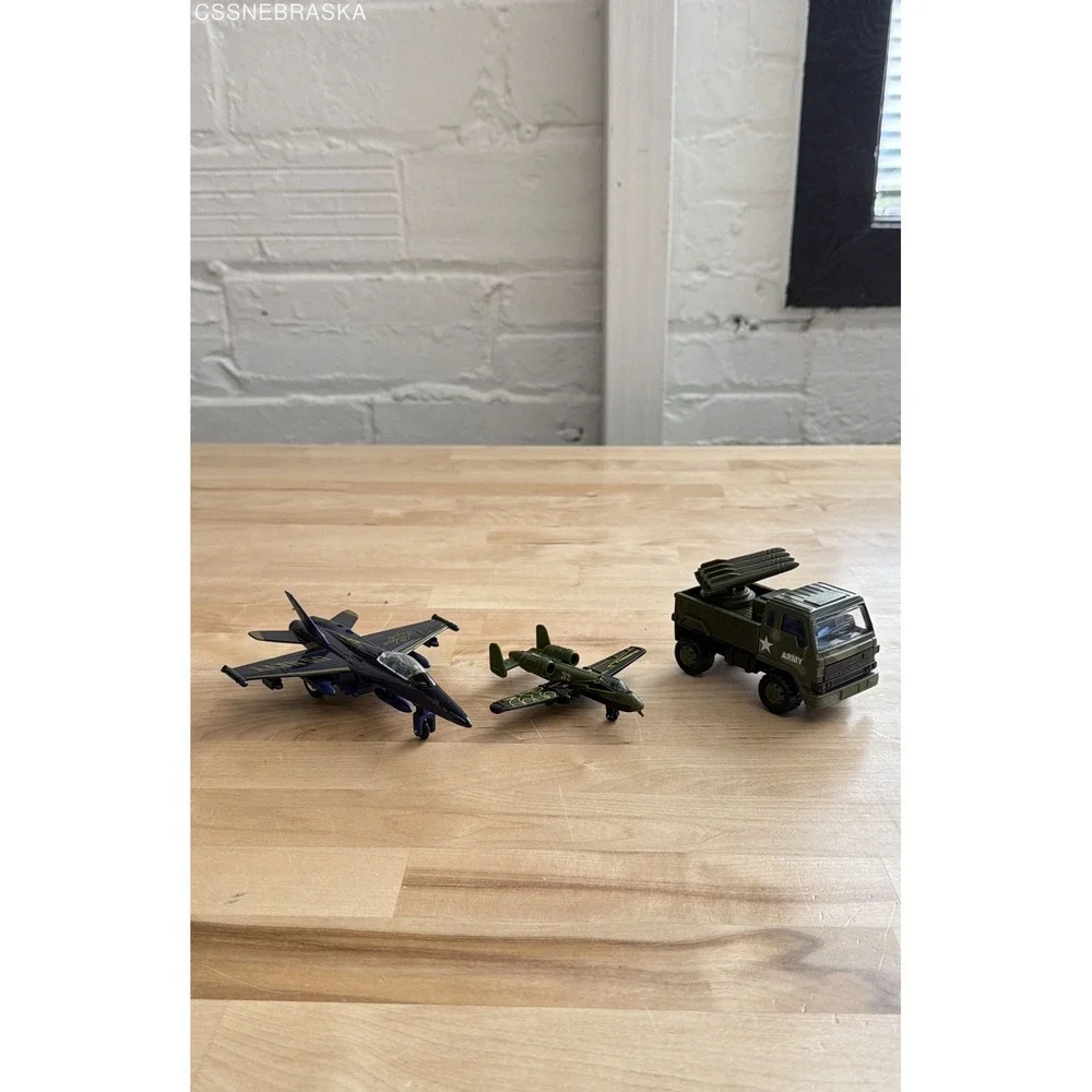 Matchbox, Toysmith, Soma military aircraft